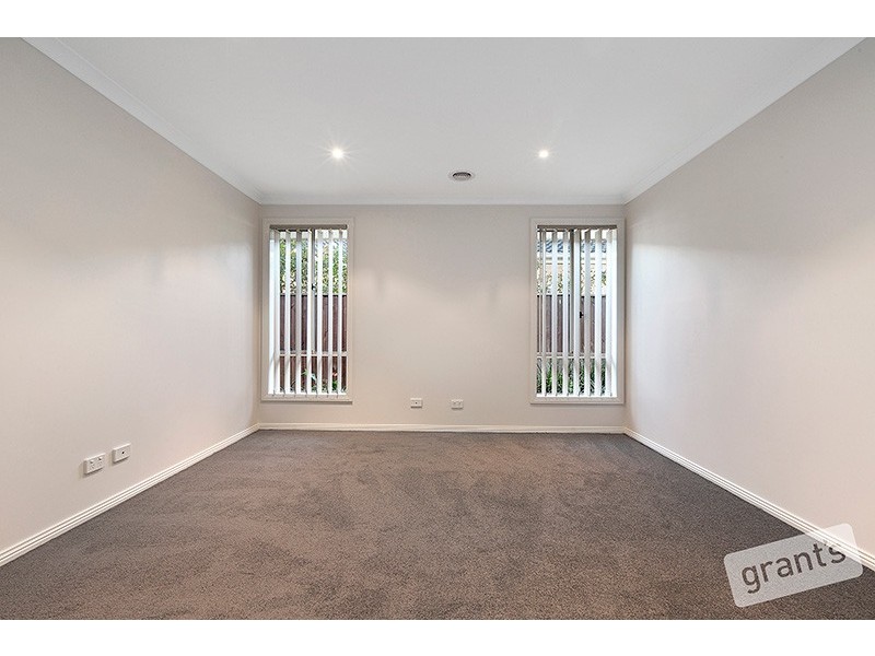 17 Vanessa Circuit, Pakenham VIC 3810