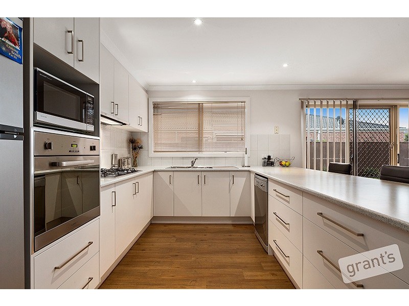 17 Vanessa Circuit, Pakenham VIC 3810