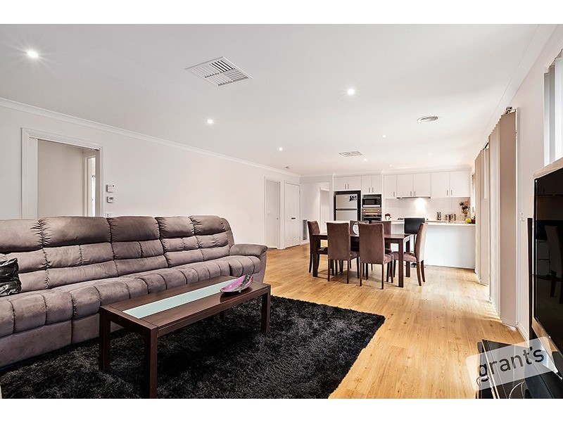 17 Vanessa Circuit, Pakenham VIC 3810