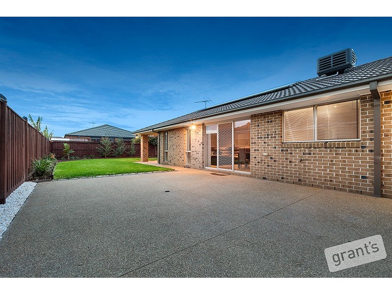 17 Vanessa Circuit, Pakenham VIC 3810