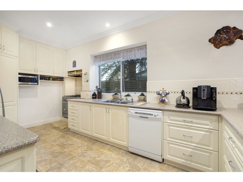 9 Lardner Road, Drouin VIC 3818