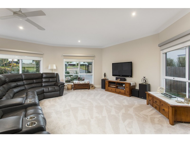 9 Lardner Road, Drouin VIC 3818