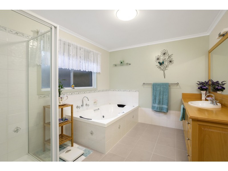 9 Lardner Road, Drouin VIC 3818