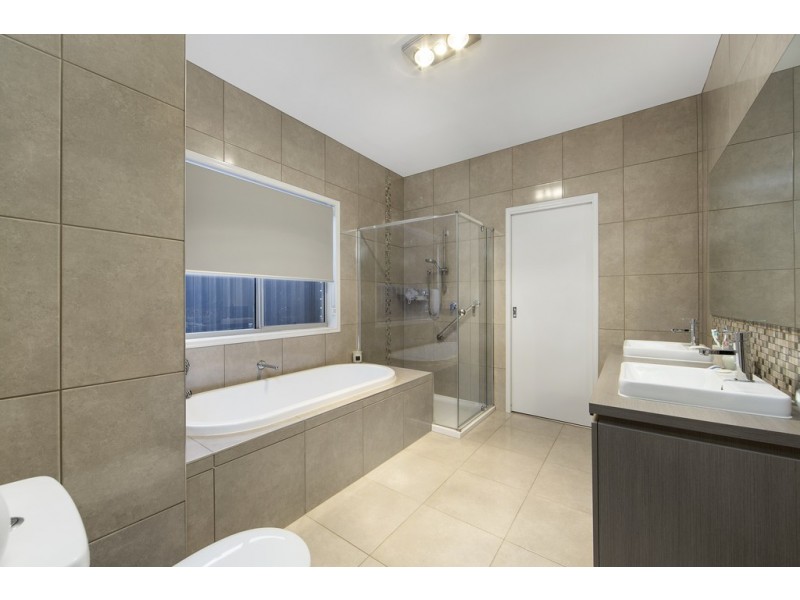 46 Superior Waters, Pakenham VIC 3810