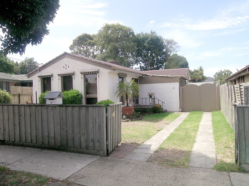 19 Andleon Way, Springvale South VIC 3172