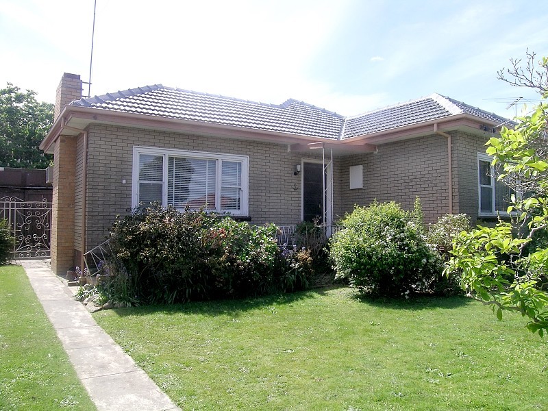 15 Lenore Street, Springvale VIC 3171