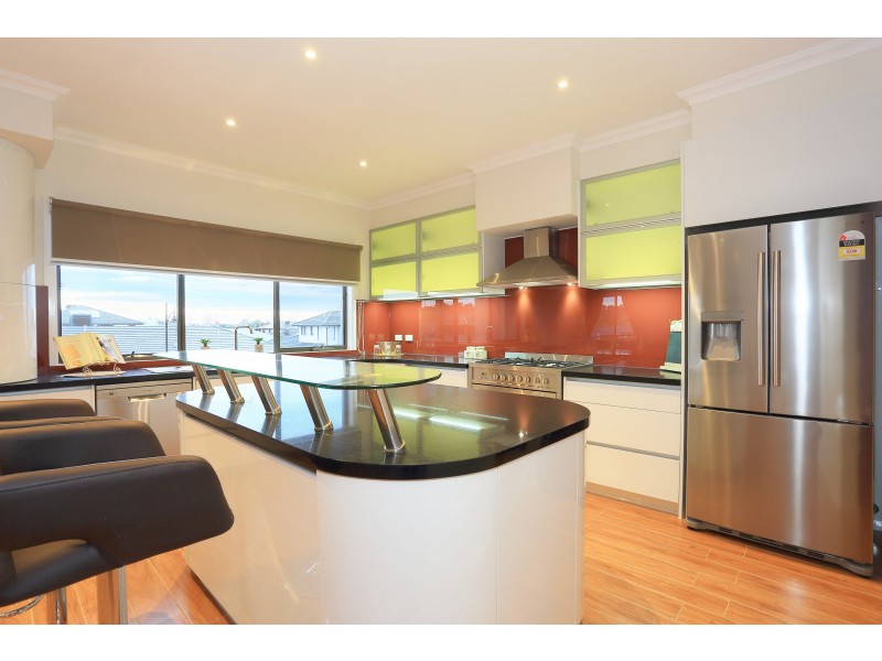 4 Clovelly Way, Officer VIC 3809