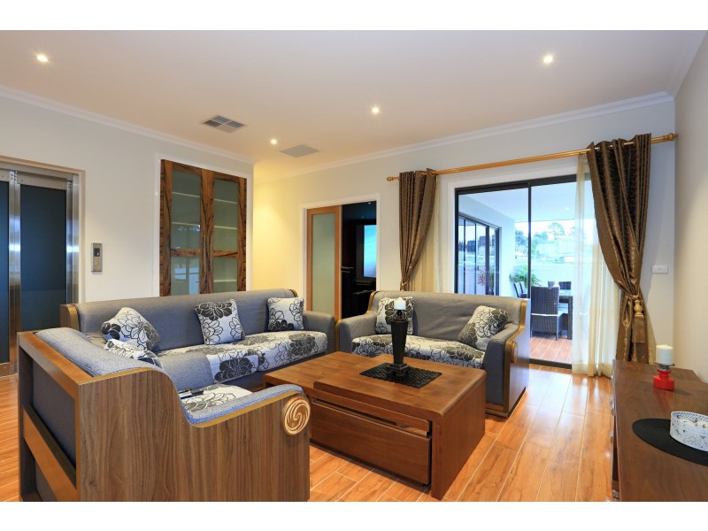 4 Clovelly Way, Officer VIC 3809