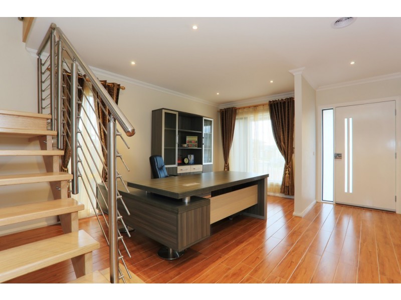 4 Clovelly Way, Officer VIC 3809