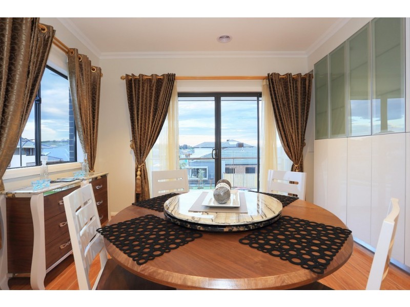 4 Clovelly Way, Officer VIC 3809