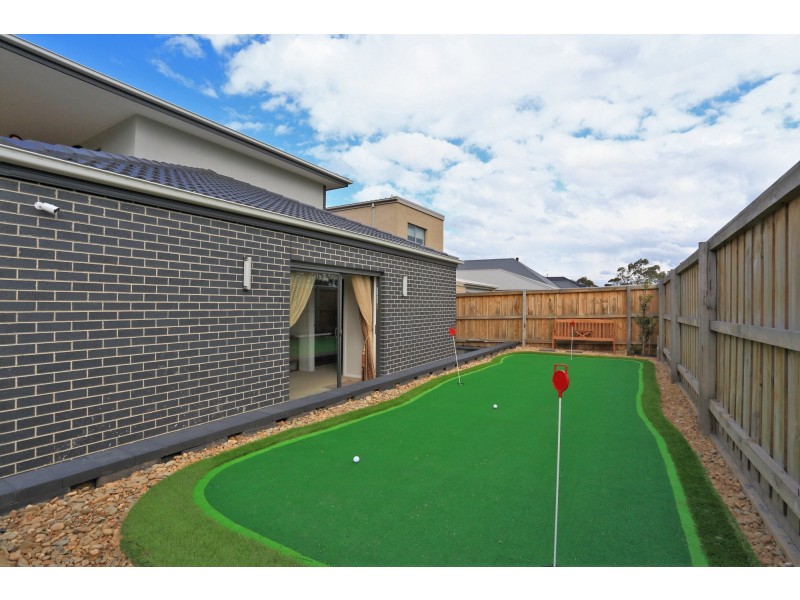 4 Clovelly Way, Officer VIC 3809