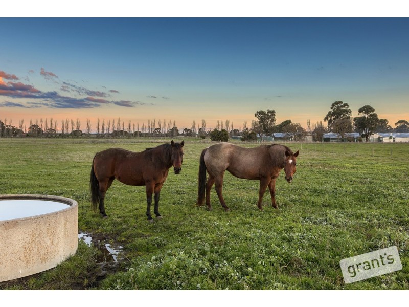 370 Five Mile Road, Pakenham South VIC 3810