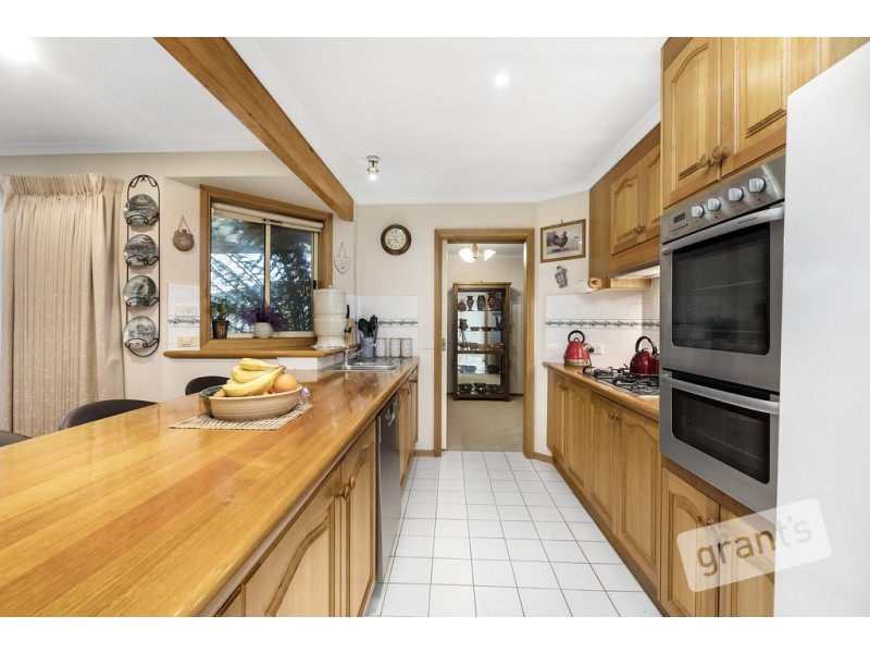 2 Jan Maree Court, Pakenham VIC 3810