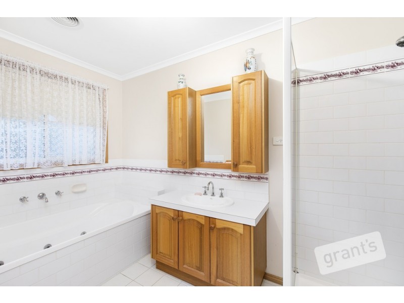 2 Jan Maree Court, Pakenham VIC 3810