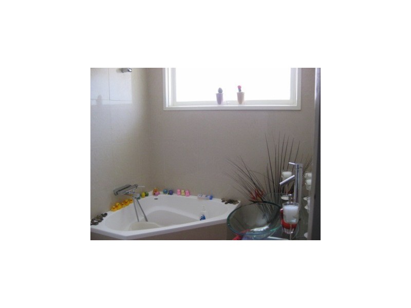 2 Tintern Drive, Springvale South VIC 3172