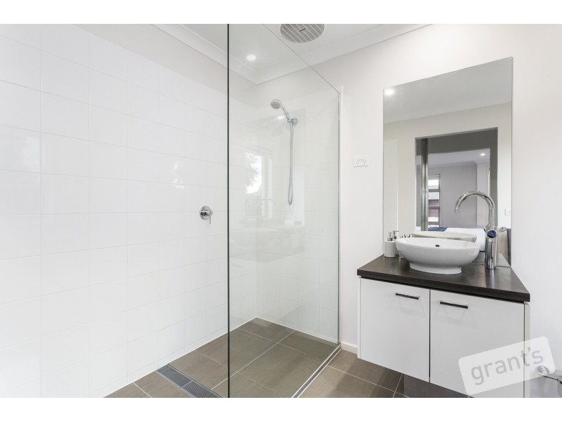 82 Gallery Way, Pakenham VIC 3810