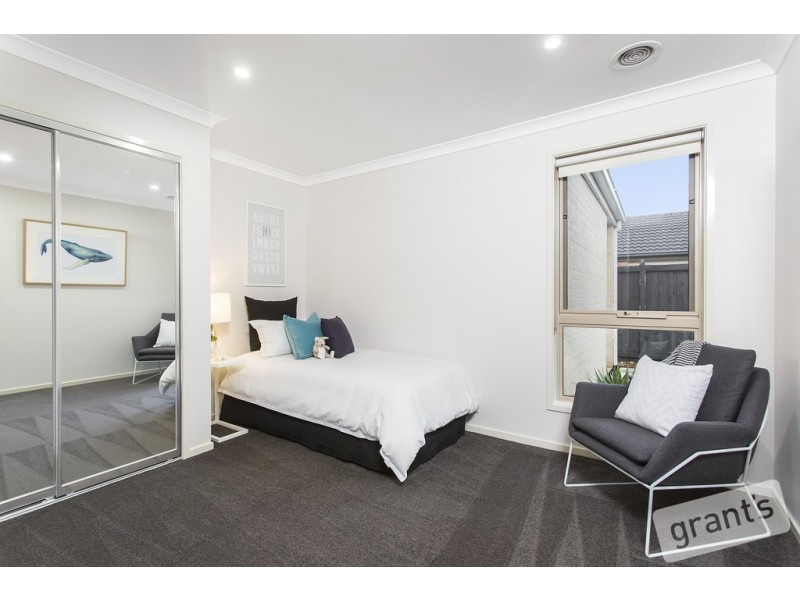 82 Gallery Way, Pakenham VIC 3810