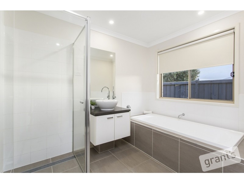 82 Gallery Way, Pakenham VIC 3810