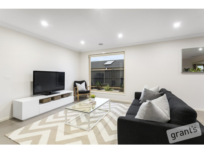 82 Gallery Way, Pakenham VIC 3810