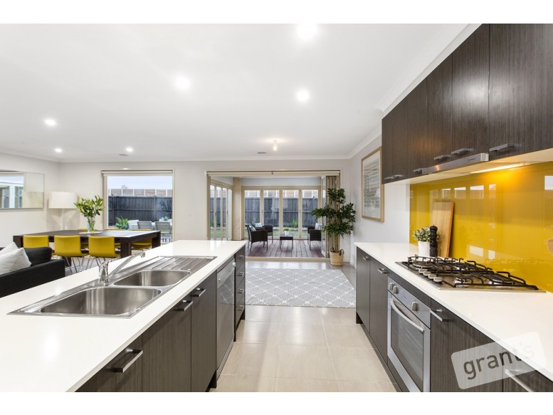 82 Gallery Way, Pakenham VIC 3810