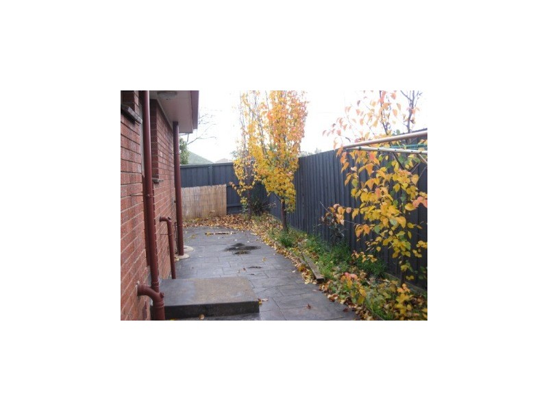 2/33-35 Hillside Street, Springvale VIC 3171