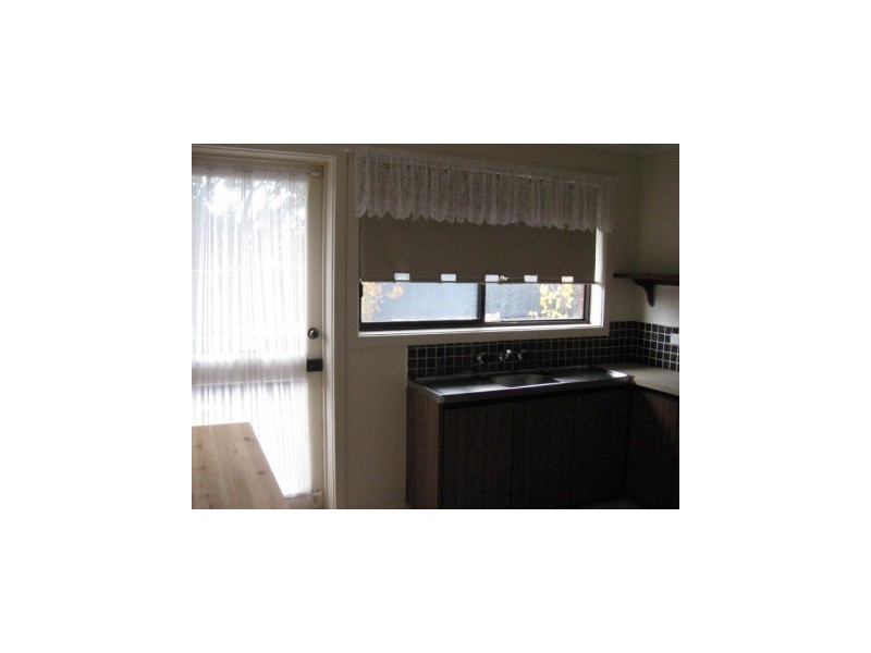 2/33-35 Hillside Street, Springvale VIC 3171