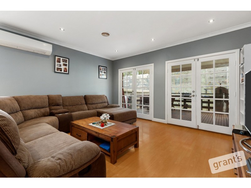 47 Wakenshaw Crescent, Pakenham VIC 3810