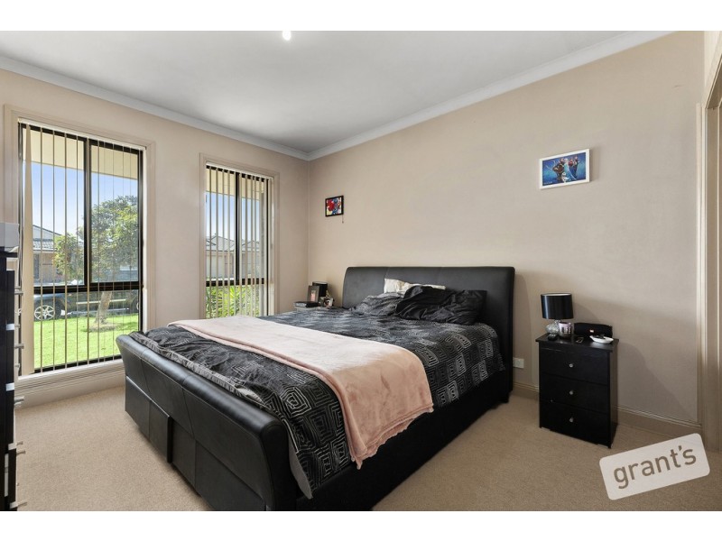 47 Wakenshaw Crescent, Pakenham VIC 3810