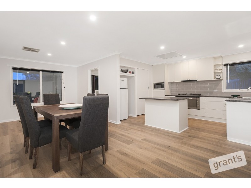 11 Malcolm Court, Frankston VIC 3199