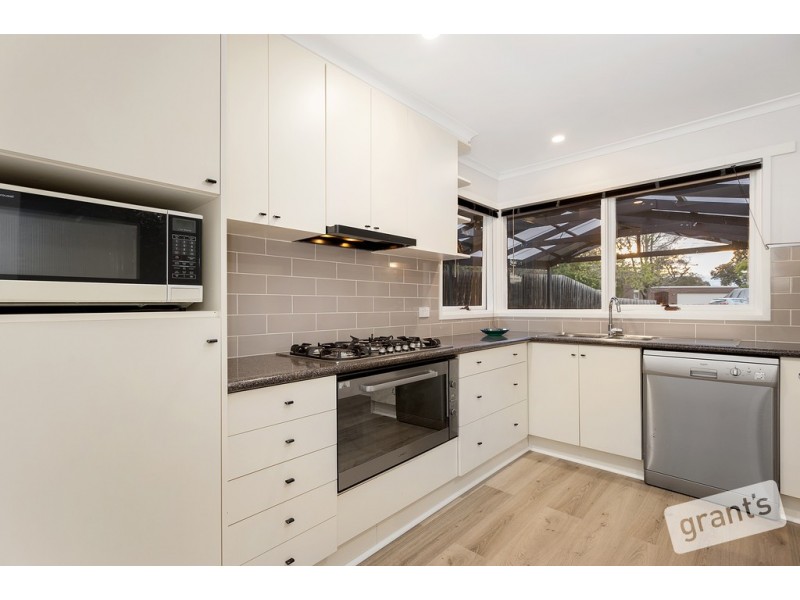 11 Malcolm Court, Frankston VIC 3199