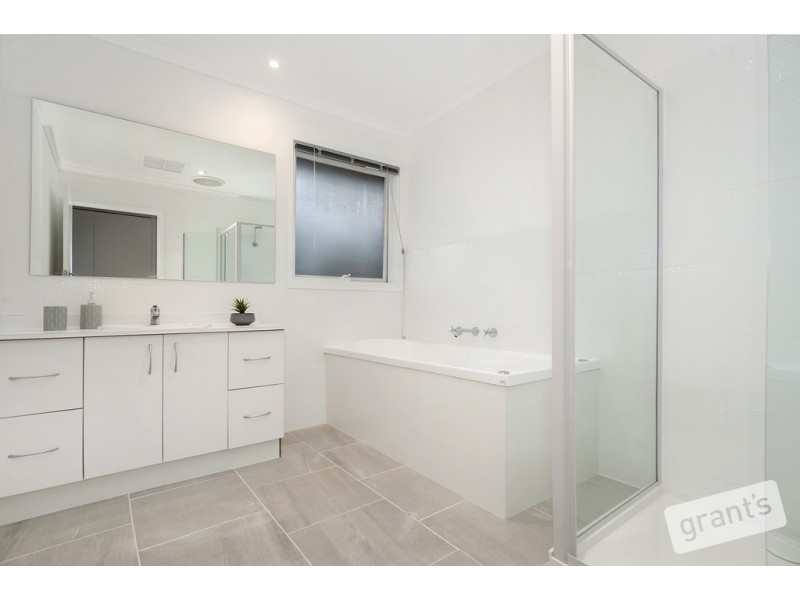 11 Malcolm Court, Frankston VIC 3199