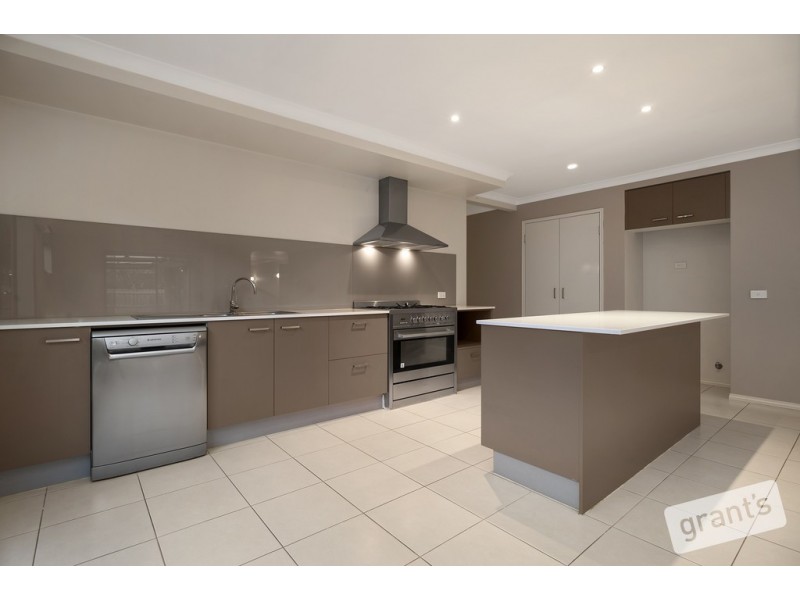 24 Olive Grove, Officer VIC 3809