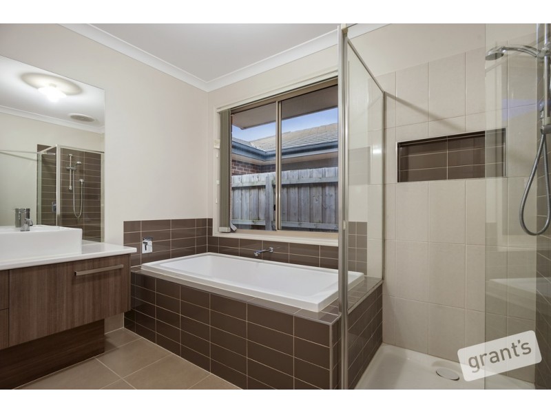 24 Olive Grove, Officer VIC 3809