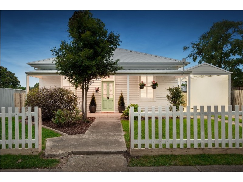 12 Hopetoun Road, Drouin VIC 3818