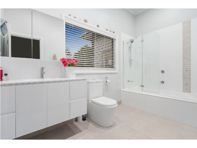 12 Hopetoun Road, Drouin VIC 3818