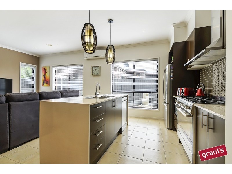 12 Sarton Link, Pakenham VIC 3810