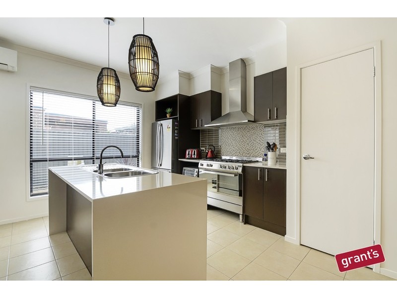 12 Sarton Link, Pakenham VIC 3810