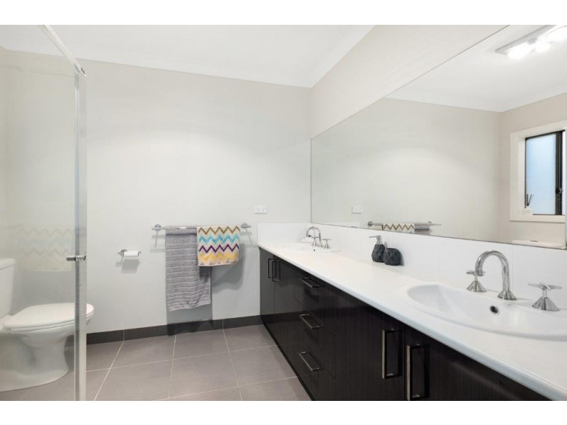 17 Wordsworth Court, Drouin VIC 3818