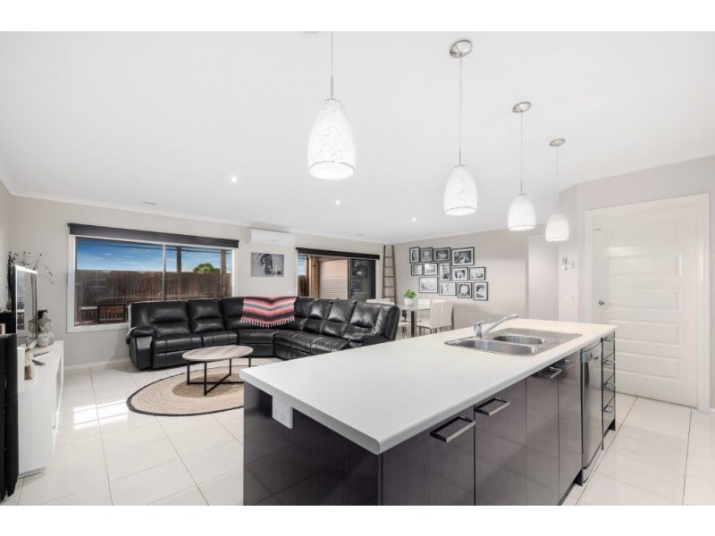 17 Wordsworth Court, Drouin VIC 3818