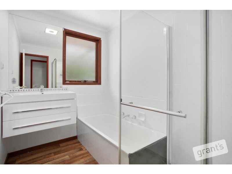 1B Watson Gardens, Berwick VIC 3806