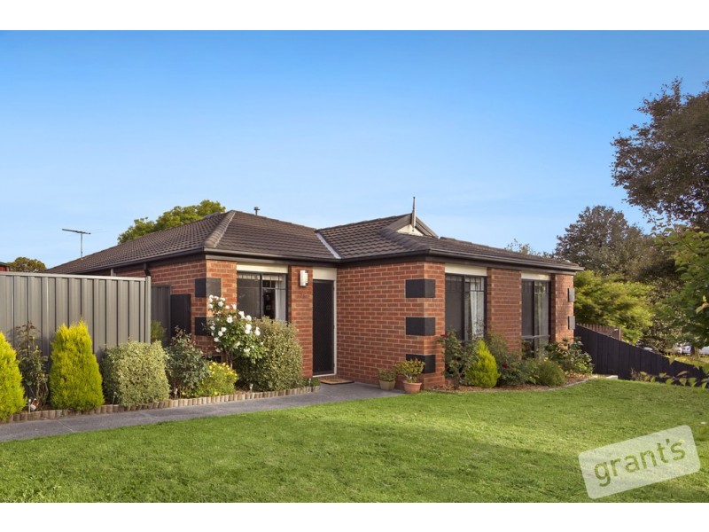 25 Maltravers Crescent, Cranbourne North VIC 3977