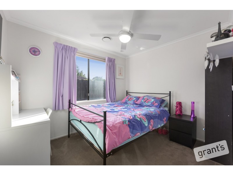 25 Maltravers Crescent, Cranbourne North VIC 3977