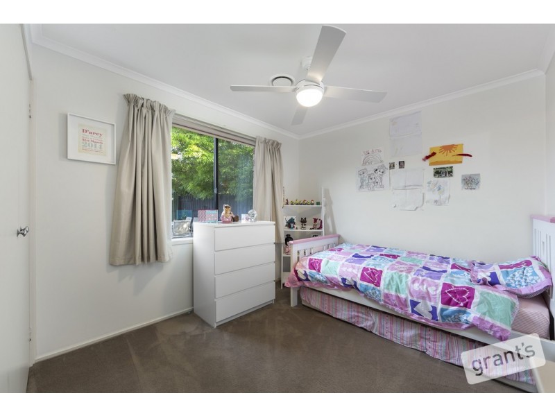 25 Maltravers Crescent, Cranbourne North VIC 3977