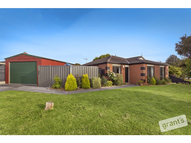 25 Maltravers Crescent, Cranbourne North VIC 3977