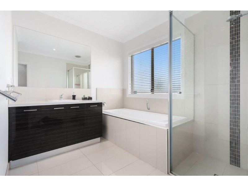 1 Wordsworth Court, Drouin VIC 3818