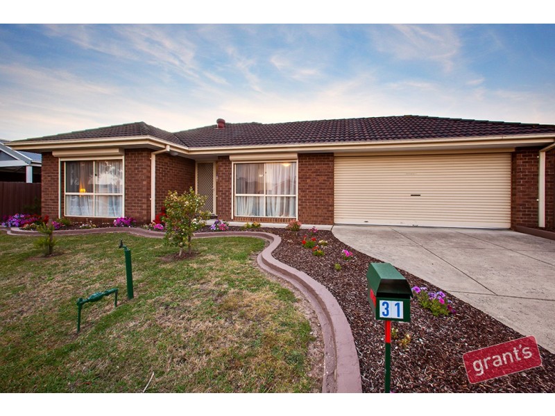 31 Dunbarton Drive, Pakenham VIC 3810