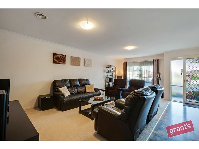 31 Dunbarton Drive, Pakenham VIC 3810