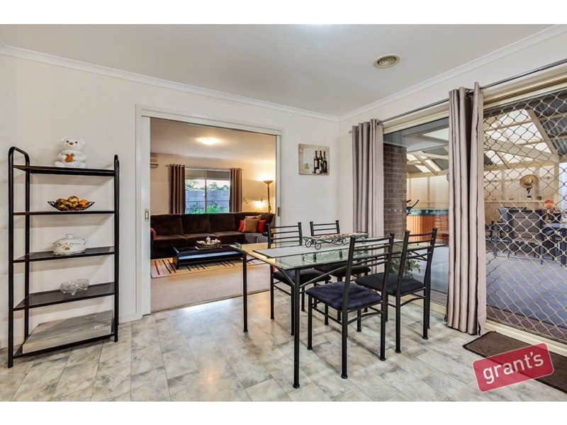 31 Dunbarton Drive, Pakenham VIC 3810