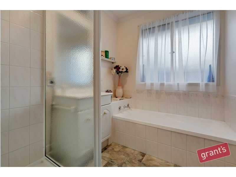 31 Dunbarton Drive, Pakenham VIC 3810