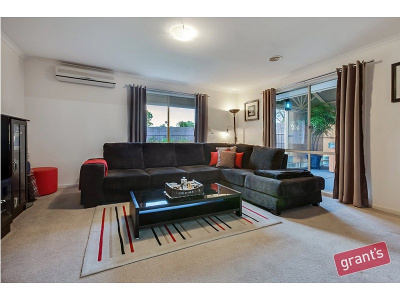 31 Dunbarton Drive, Pakenham VIC 3810